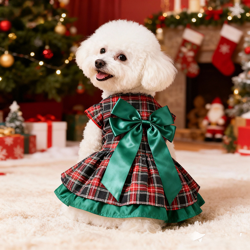 Christmas Throw Blanket - กระโปรงสุนัขลายสก๊อตสีแดงคลาสสิกสไตล์พรีปปี้ พร้อมโบว์ผ้าซาตินสีเขียวสดใส ผ้าโพลีเอสเตอร์เนื้อนุ่ม เหมาะสำหรับงานปาร์ตี้และถ่ายรูป
